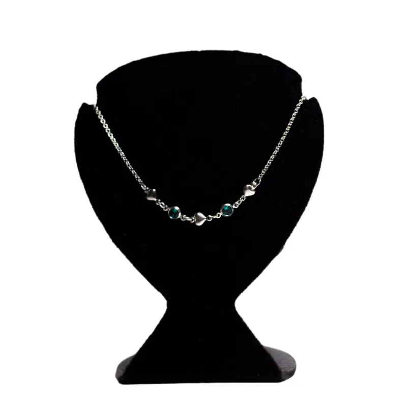 CORRENTE CUMPRIDA ELO PORTUGUÊS EXTRA FINO COM PONTOS DE LUZ VERDE E CORAÇÕES CHEIO ZIRCONIA 80CM COM EXTENSOR- BANHADO A RÓDIO BRANCO CORRENTE CUMPRIDA ELO PORTUGUÊS EXTRA FINO COM PONTOS DE LUZ VERDE E CORAÇÕES CHEIO ZIRCONIA 80CM COM EXTENSOR- BANHADO A RÓDIO BRANCO