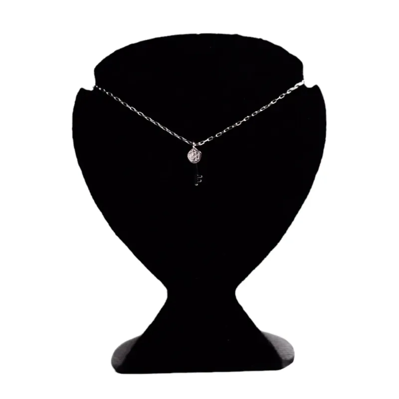 CORRENTE ELO PORTUGUÊS EXTRA FINO COM PINGENTE  CHAVE CRAVEJADA CRISTAL COM EXTENSOR- BANHADO A RÓDIO BRANCO CORRENTE ELO PORTUGUÊS EXTRA FINO COM PINGENTE  CHAVE CRAVEJADA CRISTAL COM EXTENSOR- BANHADO A RÓDIO BRANCO