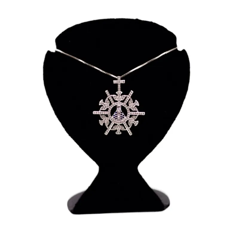 CORRENTE MANDALA NOSSA SENHORA DE APARECIDA  CRAVEJADA COM CRUZ E ESPÍRITO SANTO - BANHADO A RÓDIO BRANCO CORRENTE MANDALA NOSSA SENHORA DE APARECIDA  CRAVEJADA COM CRUZ E ESPÍRITO SANTO - BANHADO A RÓDIO BRANCO