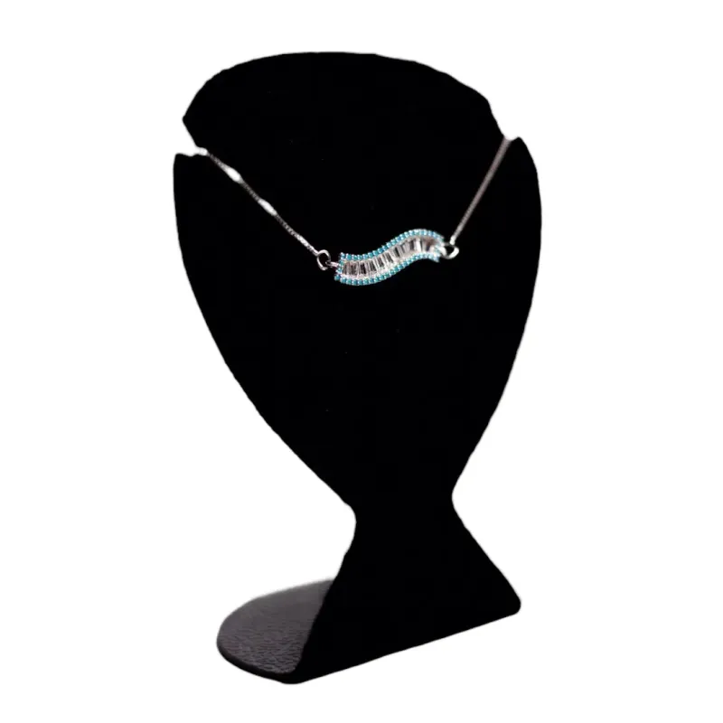 CORRENTE ONDA COM NAVETE CENTRAL CRISTAL E NA LATERAL ZIRCONIA VERDE AGUA -BANHADO A RÓDIO BRANCO CORRENTE ONDA COM NAVETE CENTRAL CRISTAL E NA LATERAL ZIRCONIA VERDE AGUA -BANHADO A RÓDIO BRANCO