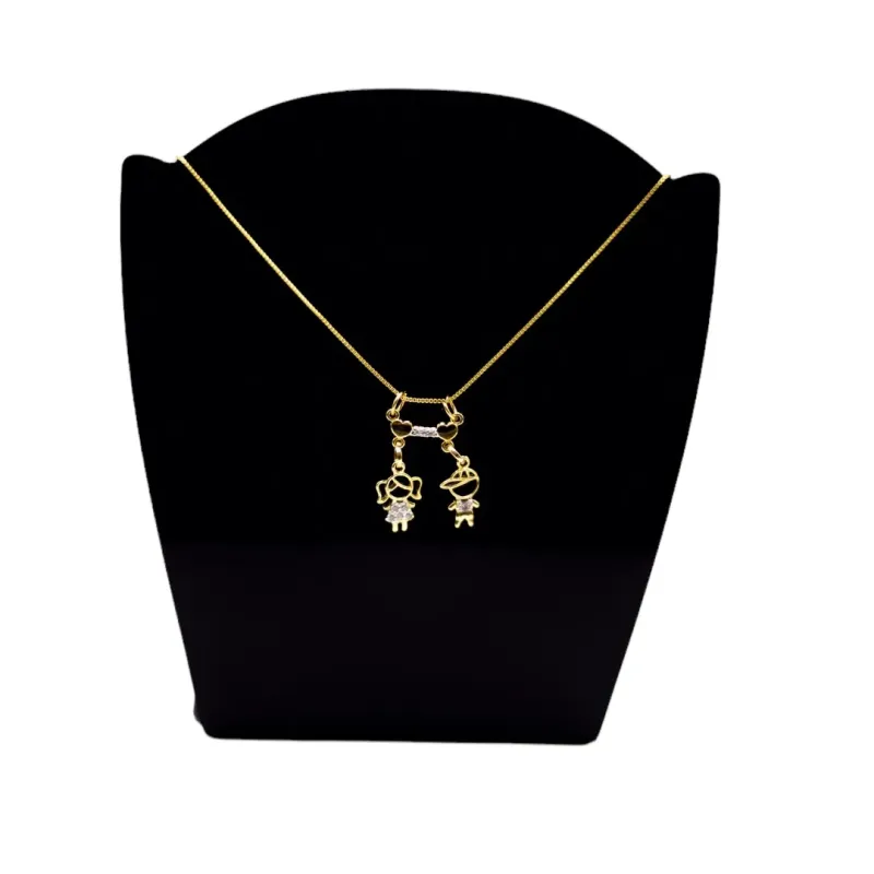 CORRENTE VENEZIANA CANGA CORAÇÕES LATERAL CASAL BONÉ E CHIQUINHA CRISTAL -  BANHADA A OURO 18K CORRENTE VENEZIANA CANGA CORAÇÕES LATERAL CASAL BONÉ E CHIQUINHA CRISTAL -  BANHADA A OURO 18K