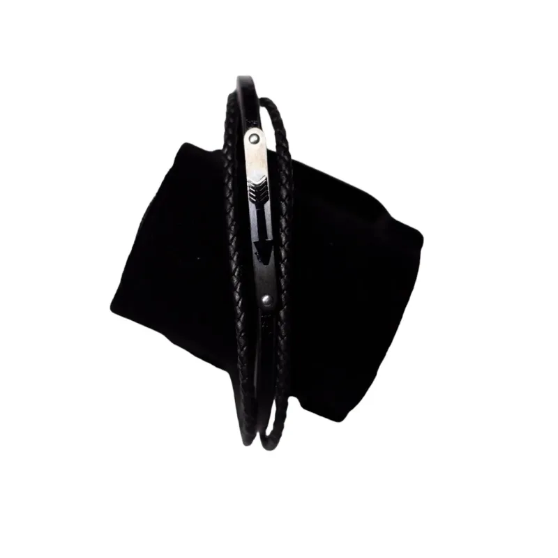 PULSEIRA DE COURO INOX TRIPLA TRANÇADA E LISA COM PLACA FLECHA PRETA- COURO SINTETICO INOX PULSEIRA DE COURO INOX TRIPLA TRANÇADA E LISA COM PLACA FLECHA PRETA- COURO SINTETICO INOX