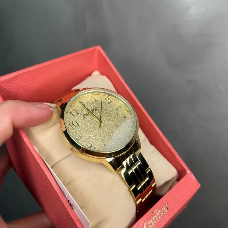 RELÓGIO CONDOR FEMININO DOURADO COM BRILHO E ZIRCONIA E CRISTAIS SOLTOS CO2035NDC4X- COR DOURADA RELÓGIO CONDOR FEMININO DOURADO COM BRILHO E ZIRCONIA E CRISTAIS SOLTOS CO2035NDC4X- COR DOURADA