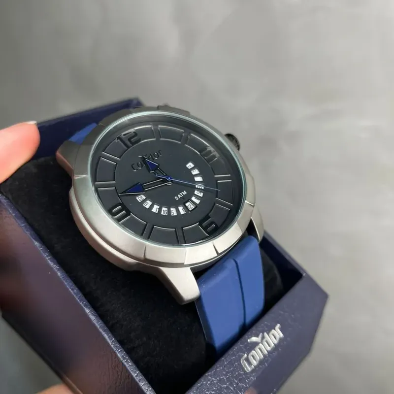 RELÓGIO CONDOR MASCULINO PRATA COM INTERIOR PRETO E DATA E PULSEIRA EM BORRACHA AZUL -C02115KVR4P- COR PRATA RELÓGIO CONDOR MASCULINO PRATA COM INTERIOR PRETO E DATA E PULSEIRA EM BORRACHA AZUL -C02115KVR4P- COR PRATA