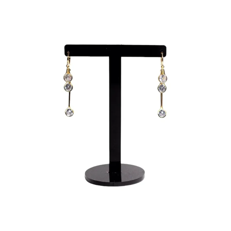 BRINCO ARGOLA 3 PALITOS PENDURADO COM GOTA NA PONTA ZIRCONIA- BANHADO A OURO 18K BRINCO ARGOLA 3 PALITOS PENDURADO COM GOTA NA PONTA ZIRCONIA- BANHADO A OURO 18K