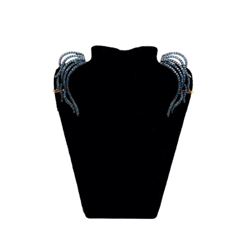 BRINCO FESTA ASA CRAVEJADO DE ZIRCONIA AZUL TURMALINA - BANHADO A OURO 18K BRINCO FESTA ASA CRAVEJADO DE ZIRCONIA AZUL TURMALINA - BANHADO A OURO 18K