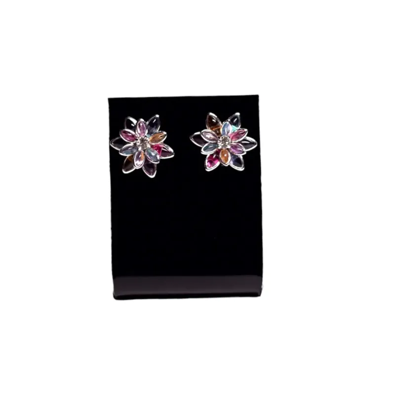 BRINCO FLOR DE LOTUS COM PÉTALAS COLORIDAS E PINGO ZIRCONIA - BANHADO A RÓDIO BRANCO BRINCO FLOR DE LOTUS COM PÉTALAS COLORIDAS E PINGO ZIRCONIA - BANHADO A RÓDIO BRANCO