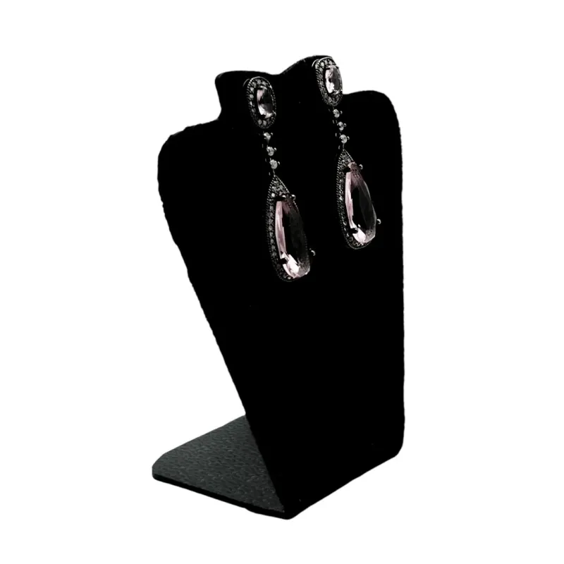 BRINCO MÉDIO GOTA ROSE CRAVEJADO ZIR. CRISTAL - BANHADO A RÓDIO NEGRO BRINCO MÉDIO GOTA ROSE CRAVEJADO ZIR. CRISTAL - BANHADO A RÓDIO NEGRO