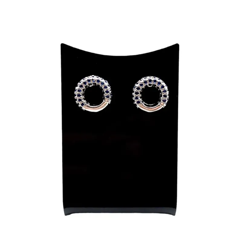 BRINCO REDONDO COM ZIRCONIA CRAVEJADA AZUL- BANHADO A RÓDIO BRANCO BRINCO REDONDO COM ZIRCONIA CRAVEJADA AZUL- BANHADO A RÓDIO BRANCO