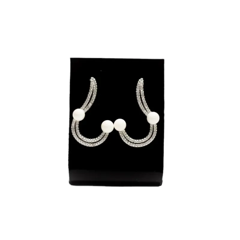 BRINCO TIPO CABO DE GUARDA CHUVA COM PÉROLAS FRUTA COR- BANHADO A RÓDIO BRANCO BRINCO TIPO CABO DE GUARDA CHUVA COM PÉROLAS FRUTA COR- BANHADO A RÓDIO BRANCO