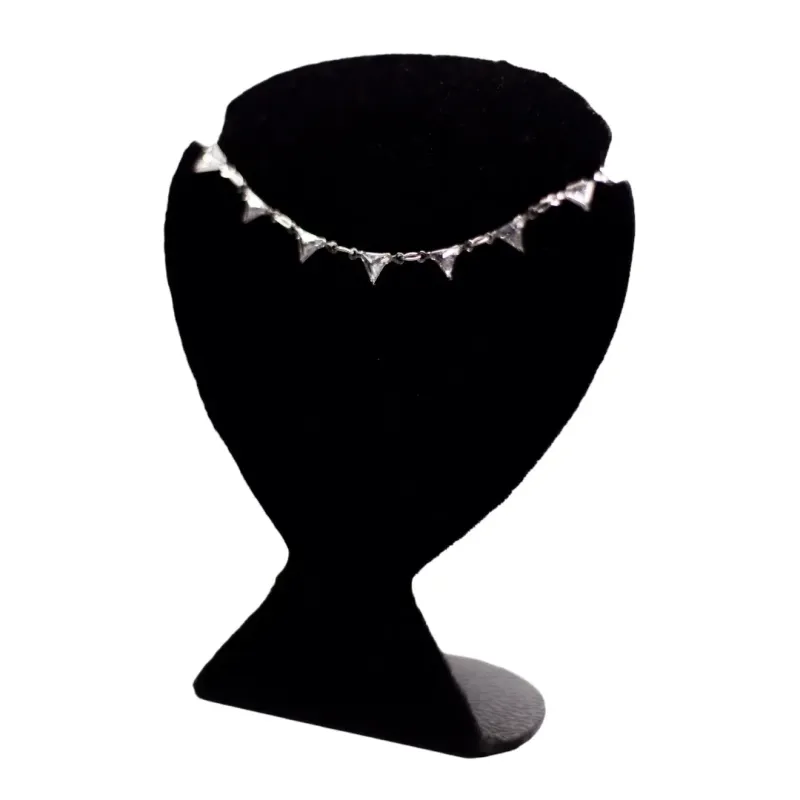CHOKER ELO PORTUGUÊS FINO COM TRIÂNGULO DE ZIRCONIA CRISTAL COM EXTENSOR  - BANHADO A RÓDIO BRANCO CHOKER ELO PORTUGUÊS FINO COM TRIÂNGULO DE ZIRCONIA CRISTAL COM EXTENSOR  - BANHADO A RÓDIO BRANCO