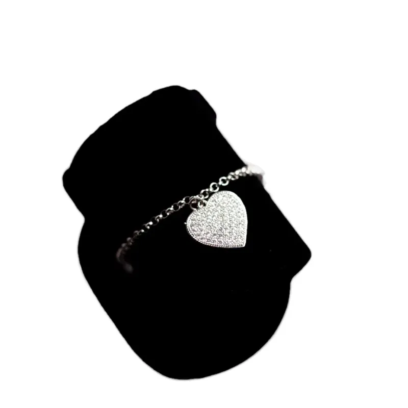 PULSEIRA ELO PORTUGUÊS FINO COM CORAÇÃO CRAVEJADO PENDURADO E FECHO DE FLECGHA CRAVEJADO- BANHADO A RÓDIO BRANCO PULSEIRA ELO PORTUGUÊS FINO COM CORAÇÃO CRAVEJADO PENDURADO E FECHO DE FLECGHA CRAVEJADO- BANHADO A RÓDIO BRANCO