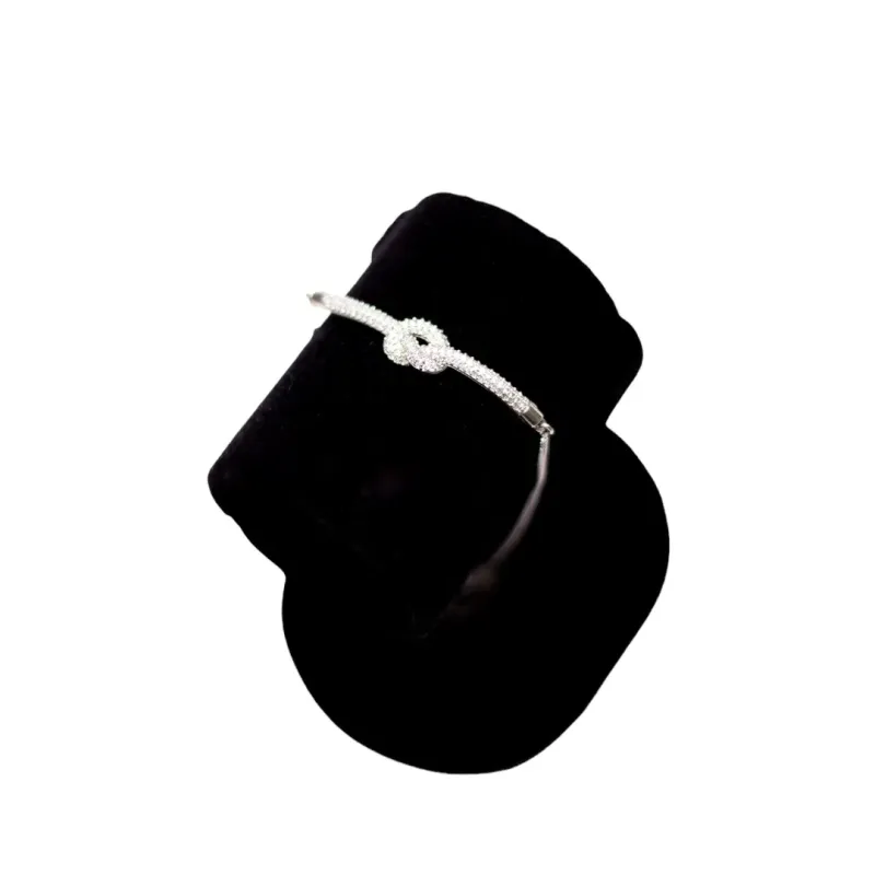 PULSEIRA NÓ COM ZIRCONIA CRISTAL GRAVATINHA- BANHADO A RODIO BRANCO PULSEIRA NÓ COM ZIRCONIA CRISTAL GRAVATINHA- BANHADO A RODIO BRANCO