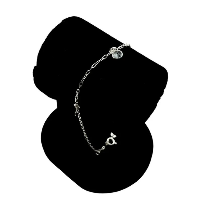 TORNOZELEIRA COM PENDURICALHO MEDALHAS LISAS E PONTO DE LUZ AZUL - PRATA 925 TORNOZELEIRA COM PENDURICALHO MEDALHAS LISAS E PONTO DE LUZ AZUL - PRATA 925