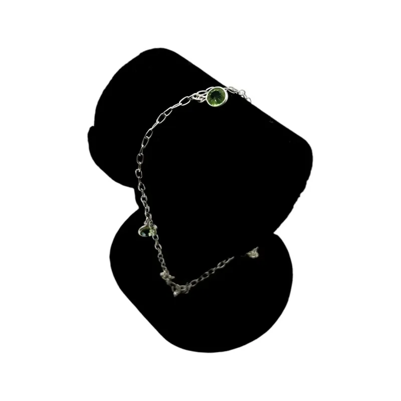 TORNOZELEIRA ELO CARTHIE FINO COM PONTO DE LUZ VERDE ACRÍLICO PENDURADO -PRATA 925 TORNOZELEIRA ELO CARTHIE FINO COM PONTO DE LUZ VERDE ACRÍLICO PENDURADO -PRATA 925