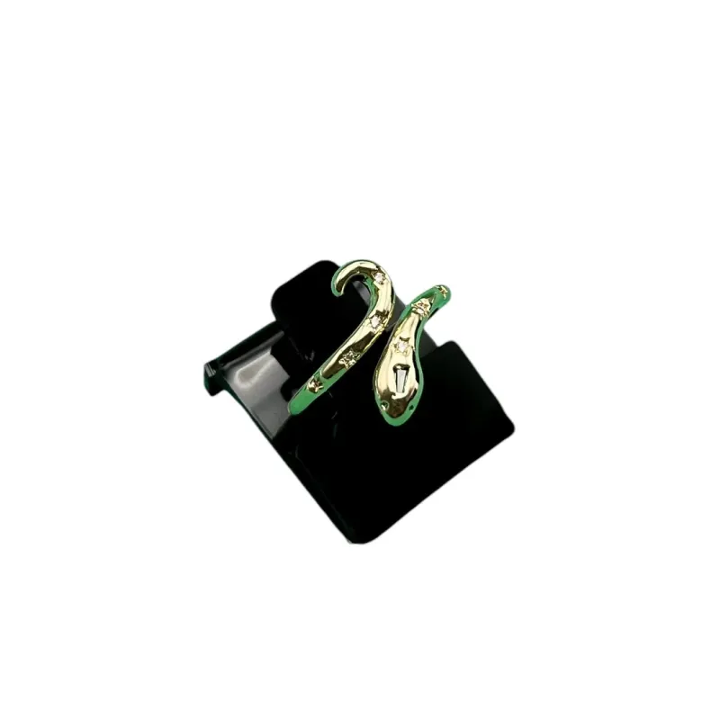 ANEL COBRA SIMPLES CRAVEJADO COM MICRO ZIRCÔNIA CRISTAL NºREGULAVEL- BANHADO A OURO 18K ANEL COBRA SIMPLES CRAVEJADO COM MICRO ZIRCÔNIA CRISTAL NºREGULAVEL- BANHADO A OURO 18K