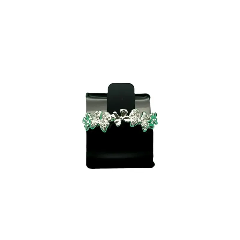 ANEL LAÇO CRAVEJADO COM MICRO ZIRCÔNIA CRISTAL E LAÇO LISO  Nº20 - BANHADO A PRATA 925 ANEL LAÇO CRAVEJADO COM MICRO ZIRCÔNIA CRISTAL E LAÇO LISO  Nº20 - BANHADO A PRATA 925