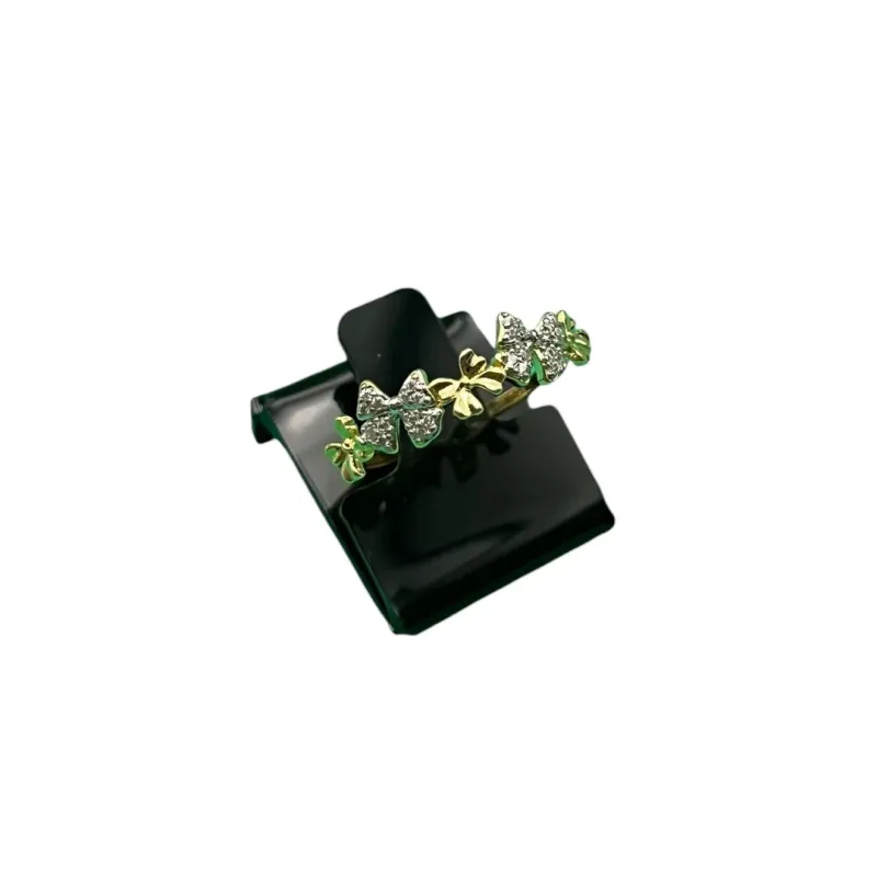 ANEL LAÇO CRAVEJADO COM MICRO ZIRCÔNIA CRISTAL E LAÇO LISO  Nº26- BANHADO A OURO 18K ANEL LAÇO CRAVEJADO COM MICRO ZIRCÔNIA CRISTAL E LAÇO LISO  Nº26- BANHADO A OURO 18K