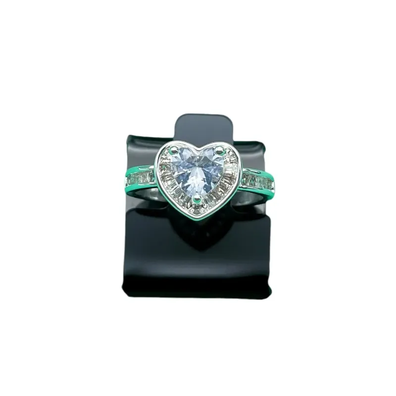 ANEL SOLITARIO PEDRA CENTRAL CORAÇÃO CRAVADO COM MICRO ZIRCÔNIA CRISTAL Nº 20- BANHADO A PRATA 925 ANEL SOLITARIO PEDRA CENTRAL CORAÇÃO CRAVADO COM MICRO ZIRCÔNIA CRISTAL Nº 20- BANHADO A PRATA 925