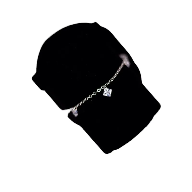 PULSEIRA ELO PORTUGUÊS FINO COM ZIRCONIA QUADRADA PENDURADA COM EXTENSOR- BANHADO A RÓDIO BRANCO PULSEIRA ELO PORTUGUÊS FINO COM ZIRCONIA QUADRADA PENDURADA COM EXTENSOR- BANHADO A RÓDIO BRANCO