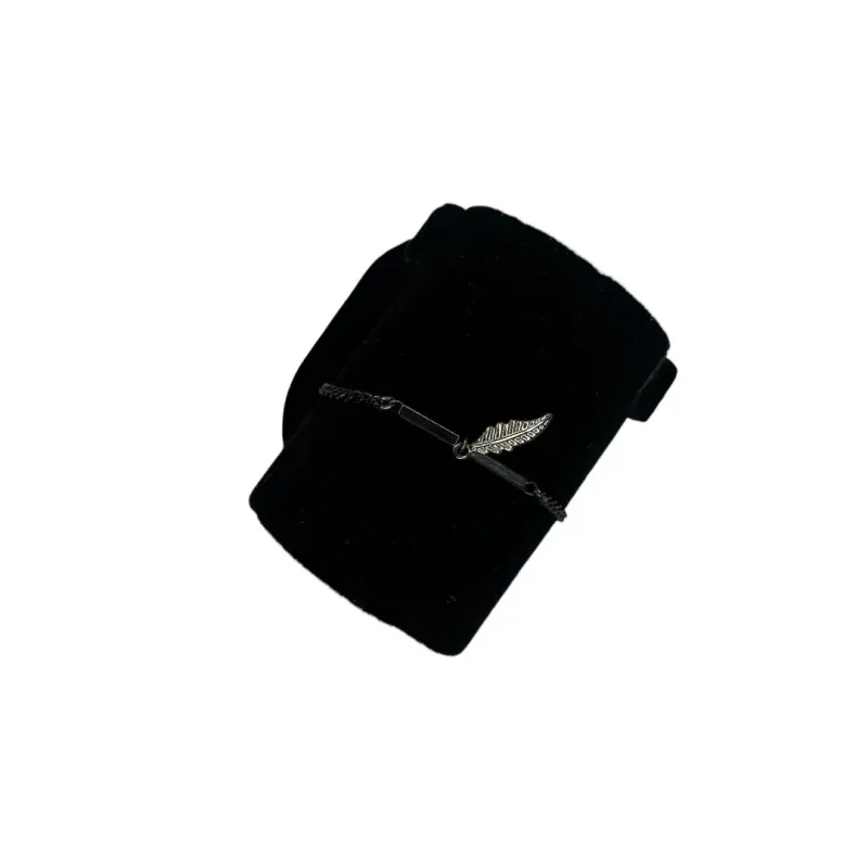 TORNOZELEIRA PENA COM PALITO PENDURADO COM EXTENSOR - BANHADO A RÓDIO NEGRO TORNOZELEIRA PENA COM PALITO PENDURADO COM EXTENSOR - BANHADO A RÓDIO NEGRO