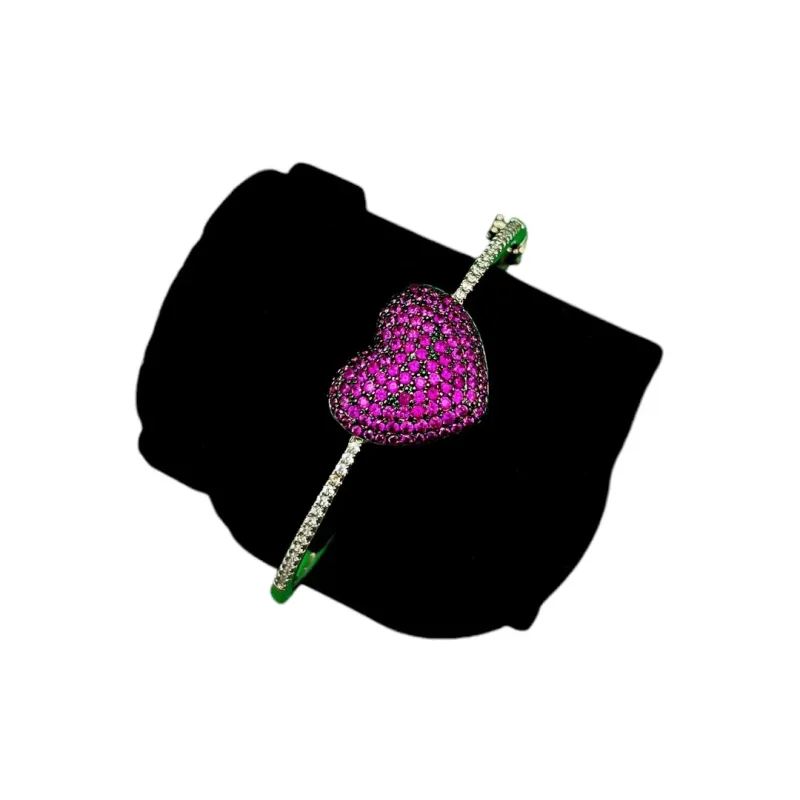 BRACELETE RIGIDO COM CORAÇÃO CRAVADO COM MICRO ZIRCONIA PINK- BANHADO A OURO 18K BRACELETE RIGIDO COM CORAÇÃO CRAVADO COM MICRO ZIRCONIA PINK- BANHADO A OURO 18K