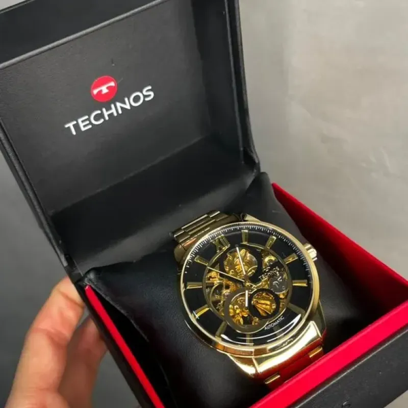RELÓGIO TECHNOS DOURADO AUTOMÁTICO PULSEIRA EM AÇO INTERIOR PRETO VIDRO ABAULADO - COR DOURADO RELÓGIO TECHNOS DOURADO AUTOMÁTICO PULSEIRA EM AÇO INTERIOR PRETO VIDRO ABAULADO - COR DOURADO