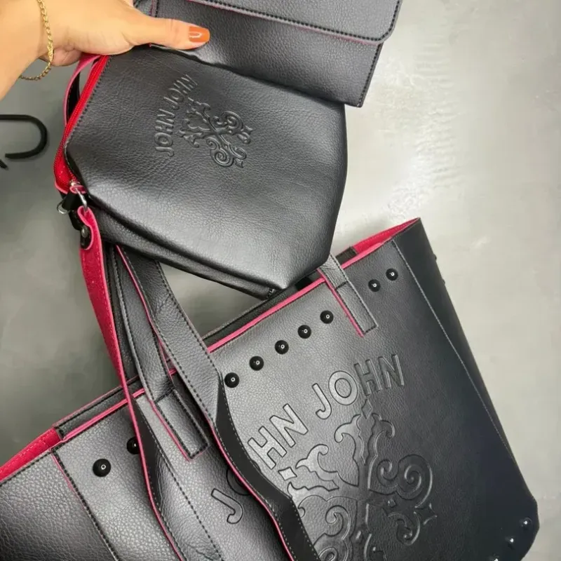 BOLSA REPLICA JOHN JOHN 3 EM 1 COURO SINTETICO PRETO E VERMELHO ACOMPANHA CARTEIRA E BOLSA MÉDIA E ALÇA TRASVERSAL BOLSA REPLICA JOHN JOHN 3 EM 1 COURO SINTETICO PRETO E VERMELHO ACOMPANHA CARTEIRA E BOLSA MÉDIA E ALÇA TRASVERSAL