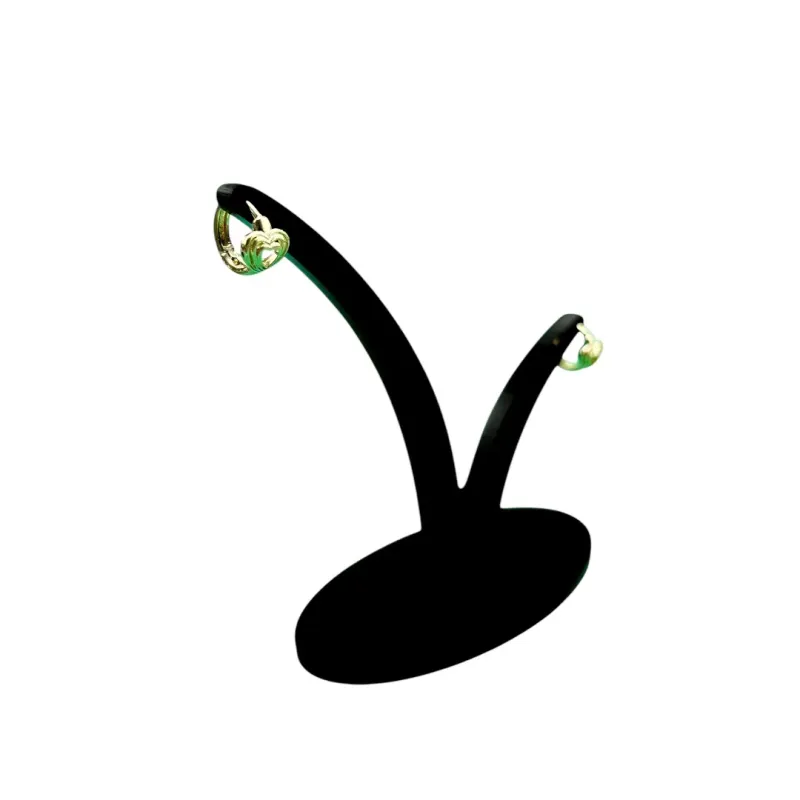 BRINCO ARGOLA PEQUENA COM CORAÇÃO LAÇADO LISO - BANHADO A OURO 18K BRINCO ARGOLA PEQUENA COM CORAÇÃO LAÇADO LISO - BANHADO A OURO 18K