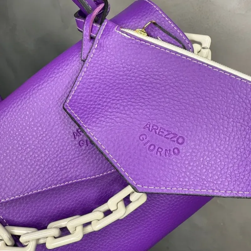BOLSA REPLICA AREZZO COURO SINTETICO ROXA COM PORTA MOEDA E CORRENTE ACOMPANHA ALÇA BOLSA REPLICA AREZZO COURO SINTETICO ROXA COM PORTA MOEDA E CORRENTE ACOMPANHA ALÇA