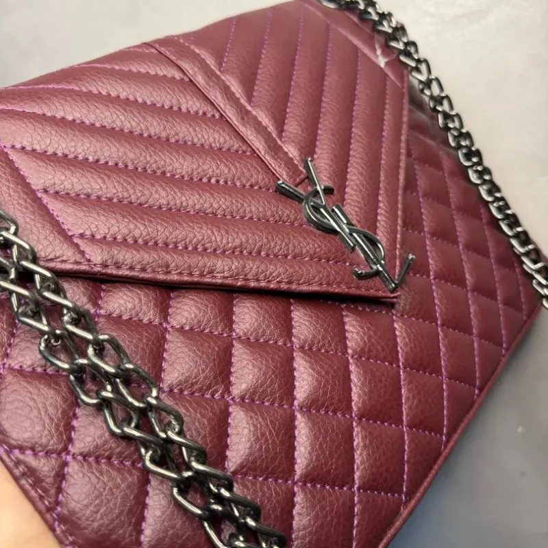 BOLSA REPLICA LS MARSALA TIPO CARTEIRA C/ ALÇA CORRENTE GRAFITE BOLSA REPLICA LS MARSALA TIPO CARTEIRA C/ ALÇA CORRENTE GRAFITE