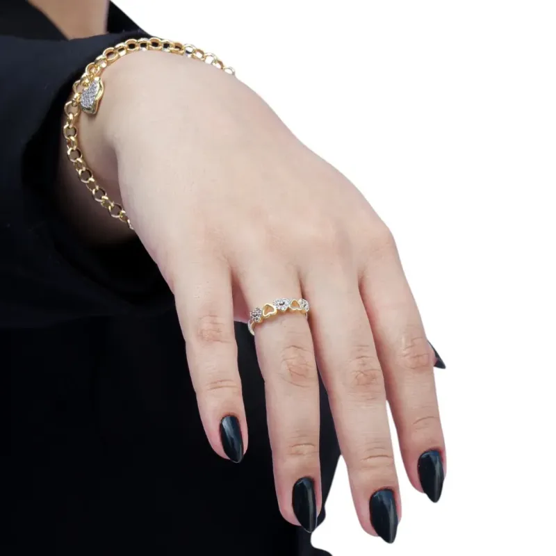 ANEL COM SEQUENCIA DE CORAÇÃO VAZADO LISO E COM MICRO ZIRCONIA CRISTAL Nº 16- BANHADO A OURO 18K ANEL COM SEQUENCIA DE CORAÇÃO VAZADO LISO E COM MICRO ZIRCONIA CRISTAL Nº 16- BANHADO A OURO 18K