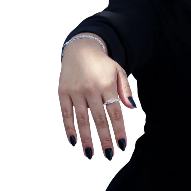 ANEL FLOR COM MICRO ZIRCONIA CRISTAL REDONDA E BORDA COM BOLINHAS Nº 19 BANHADO A PRATA 925 ANEL FLOR COM MICRO ZIRCONIA CRISTAL REDONDA E BORDA COM BOLINHAS Nº 19 BANHADO A PRATA 925