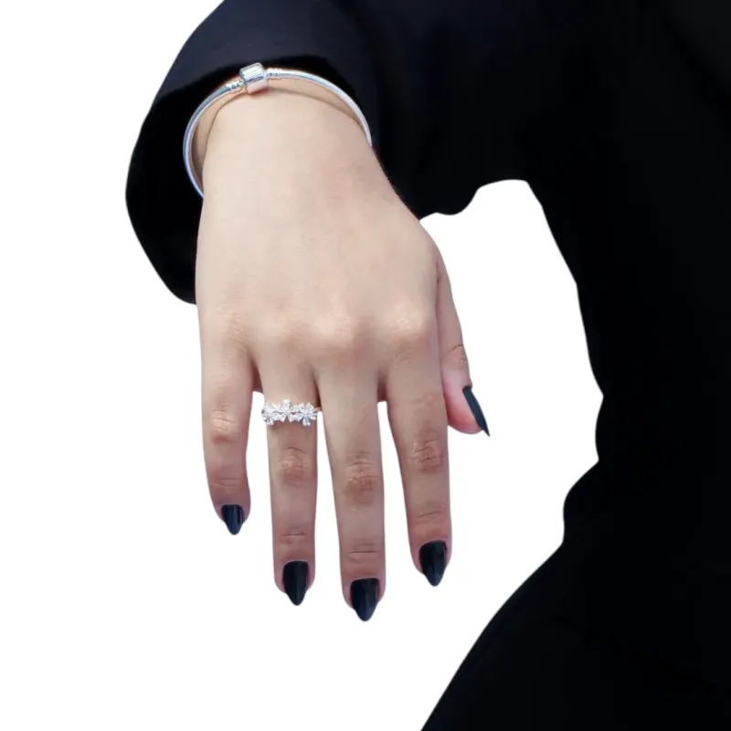 ANEL FLOR MÉDIA COM  ZIRCONIA NAVETE CRISTAL Nº 16 BANHADO A PRATA 925 ANEL FLOR MÉDIA COM  ZIRCONIA NAVETE CRISTAL Nº 16 BANHADO A PRATA 925