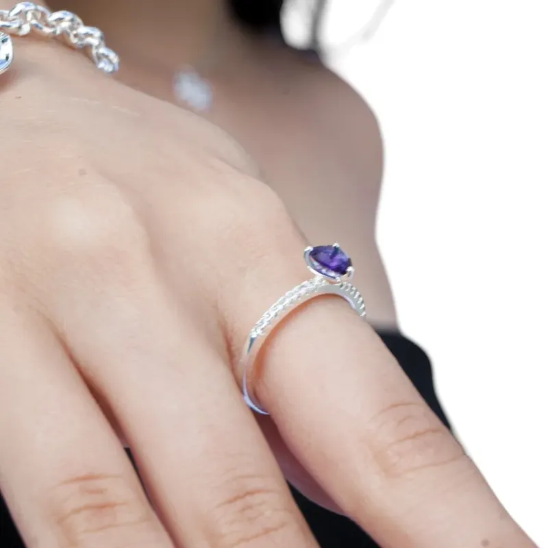 ANEL SOLITÁRIO COM MICRO ZIRCONIA CRISTAL E PEDRA CENTRAL CORAÇÃO ROXO Nº19- BANHADO A PRATA 925 ANEL SOLITÁRIO COM MICRO ZIRCONIA CRISTAL E PEDRA CENTRAL CORAÇÃO ROXO Nº19- BANHADO A PRATA 925