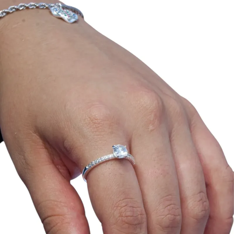 ANEL SOLITÁRIO COM MICRO ZIRCONIA CRISTAL E PEDRA CENTRAL REDONDA CRISTAL Nº16- BANHADO A PRATA 925 ANEL SOLITÁRIO COM MICRO ZIRCONIA CRISTAL E PEDRA CENTRAL REDONDA CRISTAL Nº16- BANHADO A PRATA 925