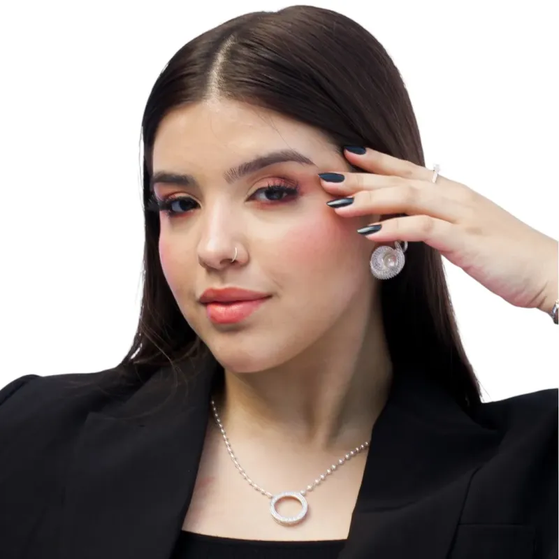 CORRENTE DE PÉROLA COM ARO VAZADO CRAVEJADO DE ZIRCONIA COM EXTENSOR -BANHADO A RÓDIO BRANCO CORRENTE DE PÉROLA COM ARO VAZADO CRAVEJADO DE ZIRCONIA COM EXTENSOR -BANHADO A RÓDIO BRANCO