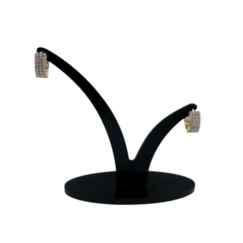 BRINCO ARGOLA GRANDE  COM FILEIRA TRIPLA CRAVADO COM MICRO ZIRCÔNIA CRISTAL E BOLINHAS COM PONTAS  - BANHADO A OURO 18K BRINCO ARGOLA GRANDE  COM FILEIRA TRIPLA CRAVADO COM MICRO ZIRCÔNIA CRISTAL E BOLINHAS COM PONTAS  - BANHADO A OURO 18K