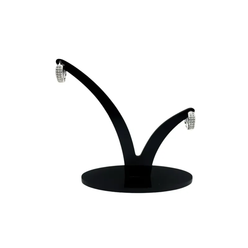 BRINCO ARGOLA MEDIO COM FILEIRA DUPLA CRAVADO COM MICRO ZIRCÔNIA CRISTAL E DETALHES LATERAL EM FIO  - BANHADO A PRATA 925 BRINCO ARGOLA MEDIO COM FILEIRA DUPLA CRAVADO COM MICRO ZIRCÔNIA CRISTAL E DETALHES LATERAL EM FIO  - BANHADO A PRATA 925