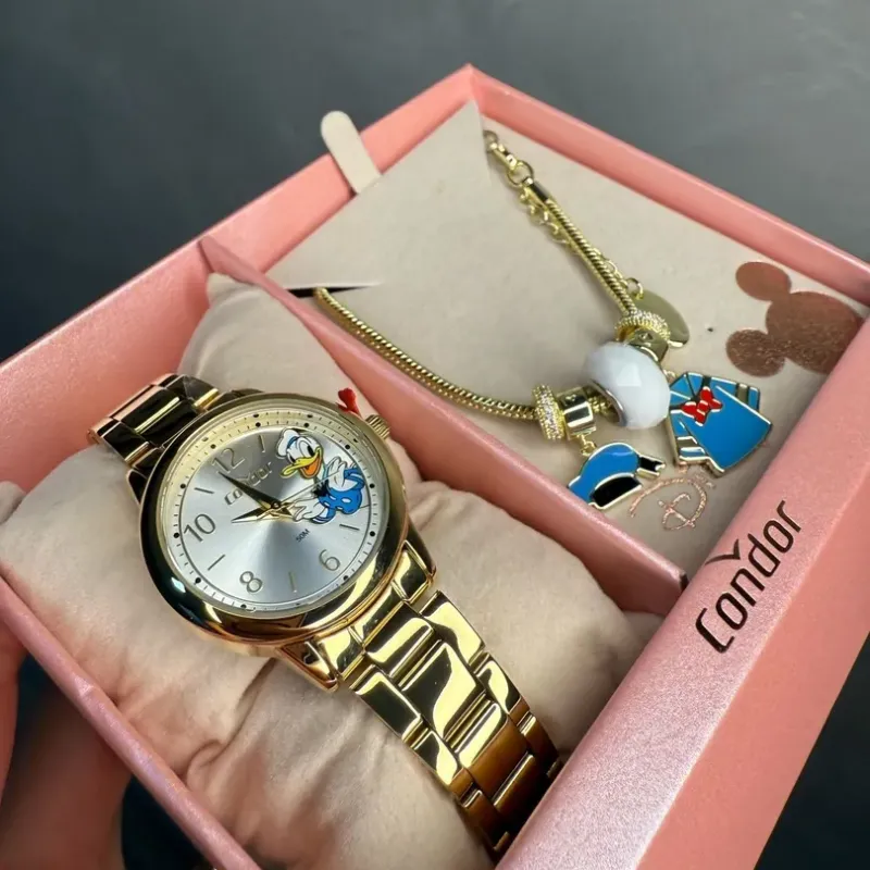RELOGIO CONDOR FEMININO LINHA DISNEY DOURADO COM FUNDO PATO DONALD ACOMPANHA ACESSORIOS PULSIERA COM BERLOQUES PERSONALIZADO PERSONAGEM CO2035NGV/K4K - COR AÇO DOURADO RELOGIO CONDOR FEMININO LINHA DISNEY DOURADO COM FUNDO PATO DONALD ACOMPANHA ACESSORIOS PULSIERA COM BERLOQUES PERSONALIZADO PERSONAGEM CO2035NGV/K4K - COR AÇO DOURADO