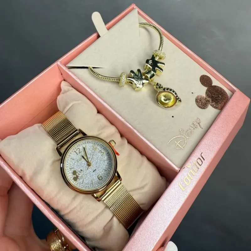 RELOGIO CONDOR FEMININO LINHA DISNEY DOURADO PULSEIRA ESTEIRA COM FUNDO MIKEY E GLITER ACOMPANHA ACESSORIOS PULSEIRA COM BERLOQUES PERSONALIZADO PERSONAGEM CO2035NKZ/K4K - COR AÇO DOURADO RELOGIO CONDOR FEMININO LINHA DISNEY DOURADO PULSEIRA ESTEIRA COM FUNDO MIKEY E GLITER ACOMPANHA ACESSORIOS PULSEIRA COM BERLOQUES PERSONALIZADO PERSONAGEM CO2035NKZ/K4K - COR AÇO DOURADO