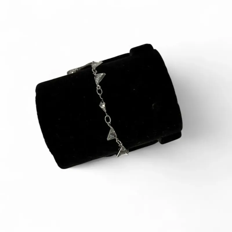 TORNOZELEIRA ELO PORTUGUES FINO COM TRIANGULOS ZIRCONIA CRISTAL - BANHADO A RODIO BRANCO TORNOZELEIRA ELO PORTUGUES FINO COM TRIANGULOS ZIRCONIA CRISTAL - BANHADO A RODIO BRANCO