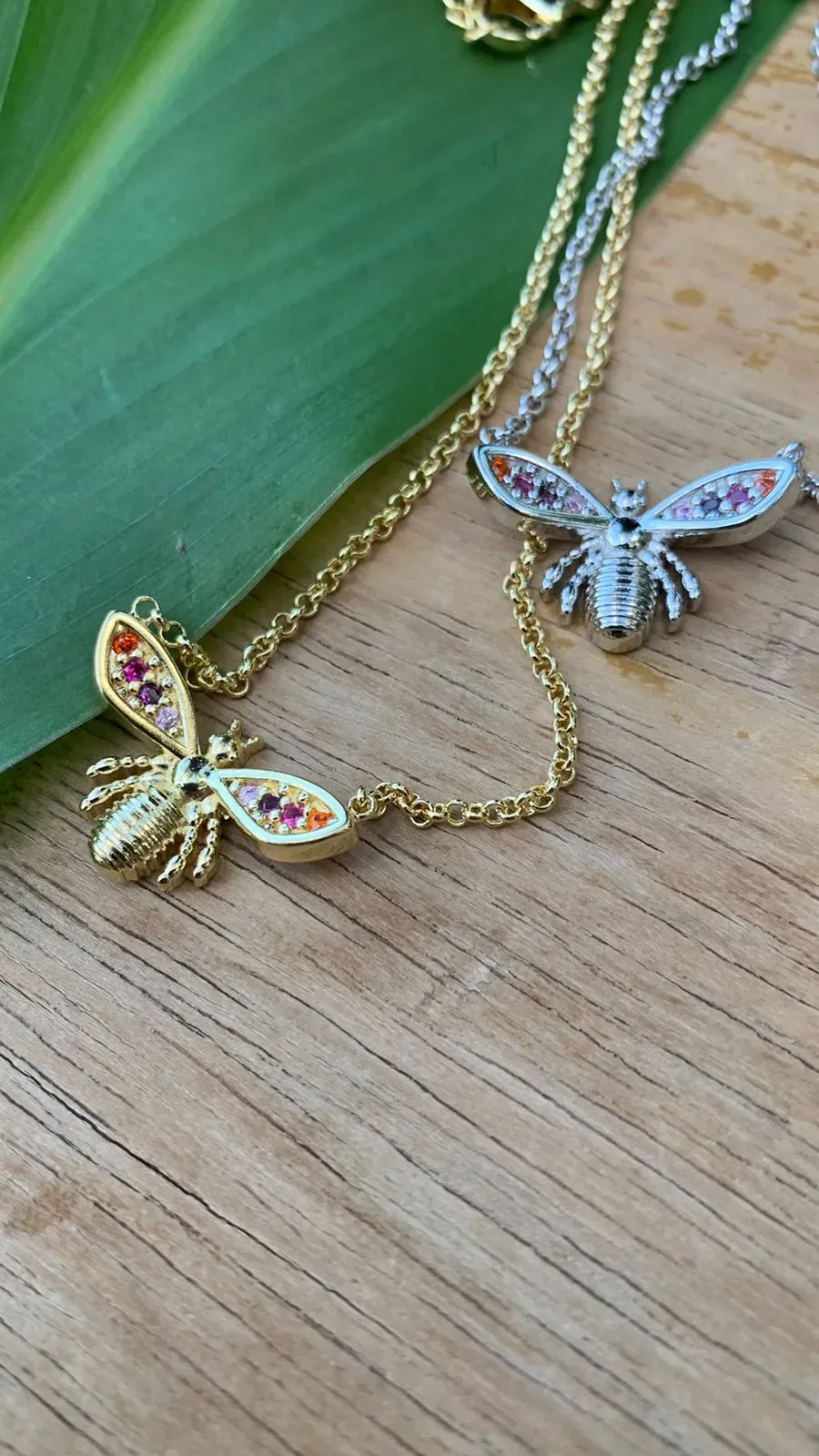 CORRENTE ELO PORT FINO COM MOSCA REPLICA BLV ZIRC. COLORIDA COM EXTENSOR- BANHADO A OURO 18K