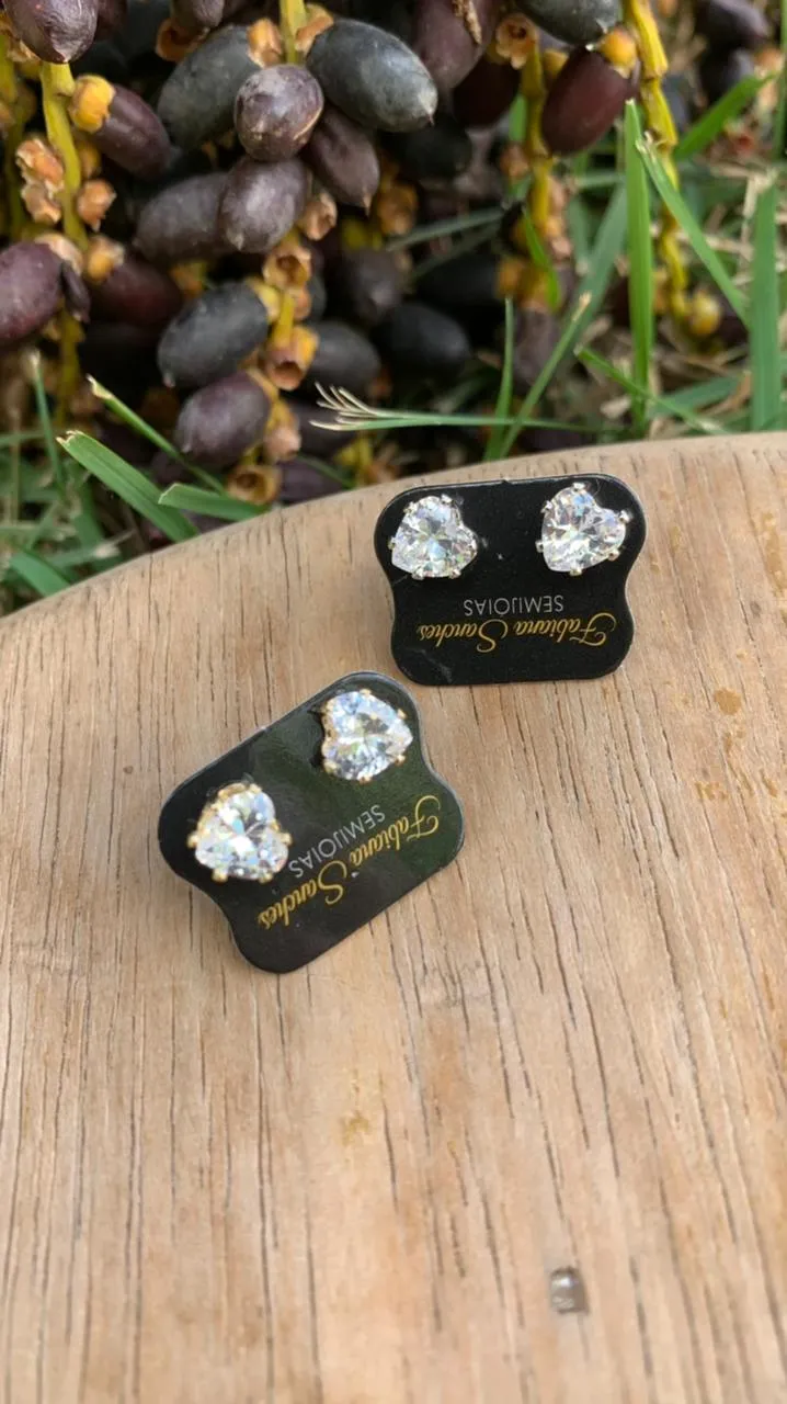BRINCO PEQUENO CORAÇÃO ZIRCONIA CRISTAL GRANDE - BANHADO A OURO 18K