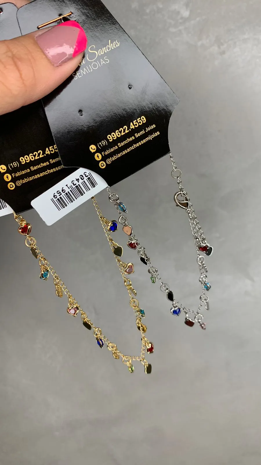 PULSEIRA GRUMET FINO COM CORAÇÕES COLORS E  COM MEDALHAS DE CORAÇÕES LISOS PENDURADO COM EXTENSOR- BANHADO A OURO 18K