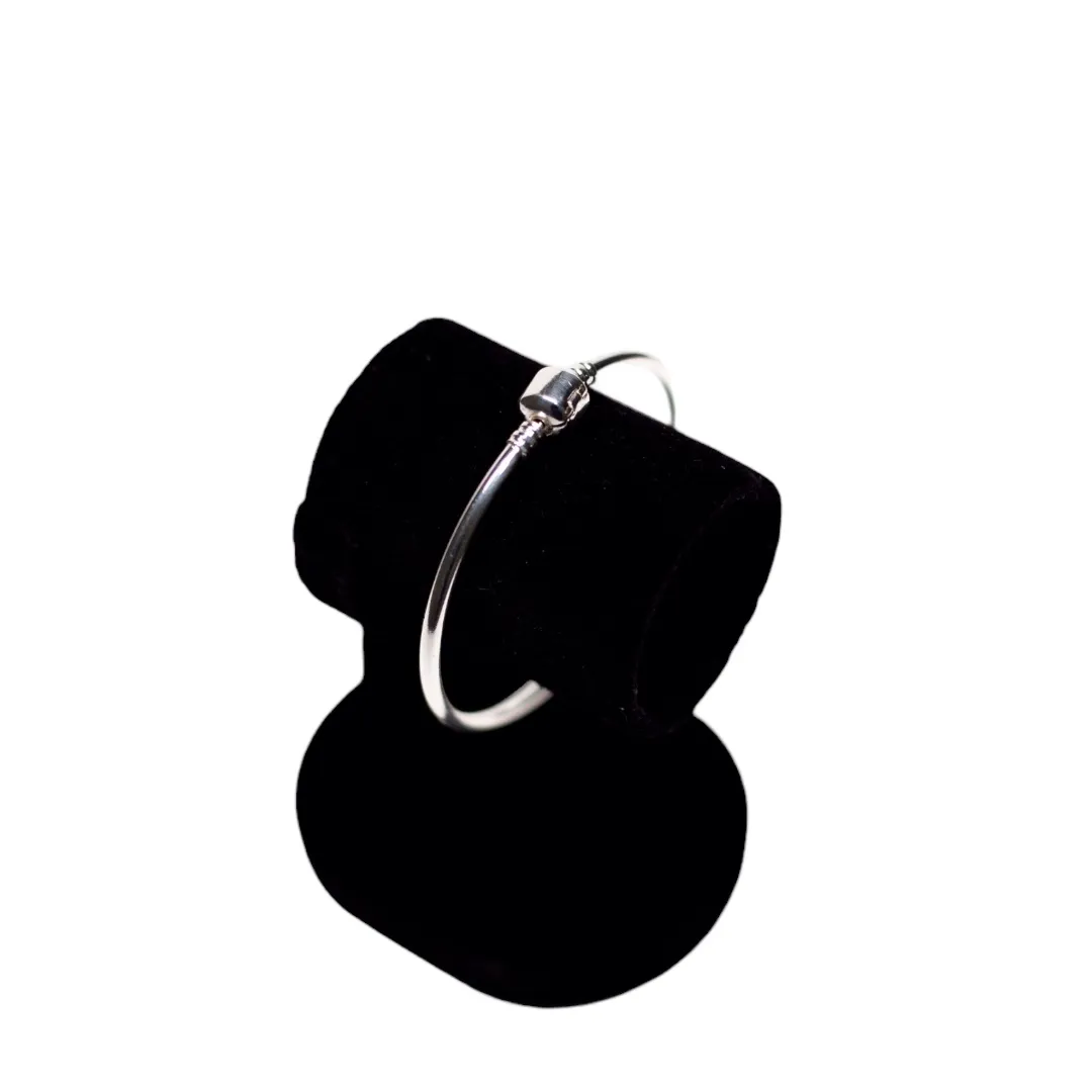 PULSEIRA PANDORA BRACELETE RIGIDO FECHO QUADRADO LISO- BANHADO A RÓDIO BRANCO