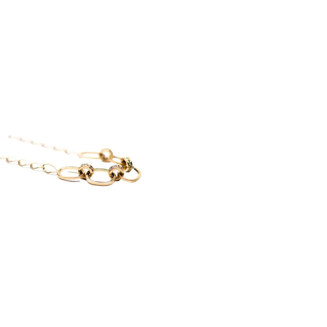 CHOKER  ELOS LARGOS COM ELOS CRAVEJADOS DE ZIRCONIA COM EXTENSOR- BANHADO A OURO 18K