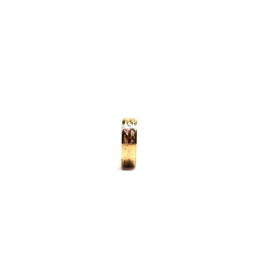 ALIANÇA FOSCA COM 3 FRISO BRILHANTE 8MM QUADRADA COM PEDRINHA CRISTAL Nª16- BANHADO A OURO 18K