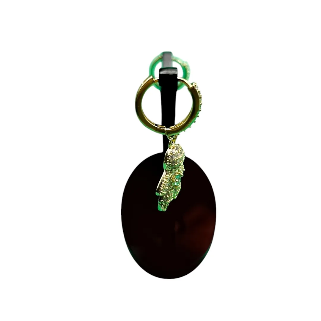 BRINCO ARGOLA MENINO PENDURADO CRAVADO COM MICRO ZIRCONIA CRISTAL E VERDE- BANHADO A OURO 18K