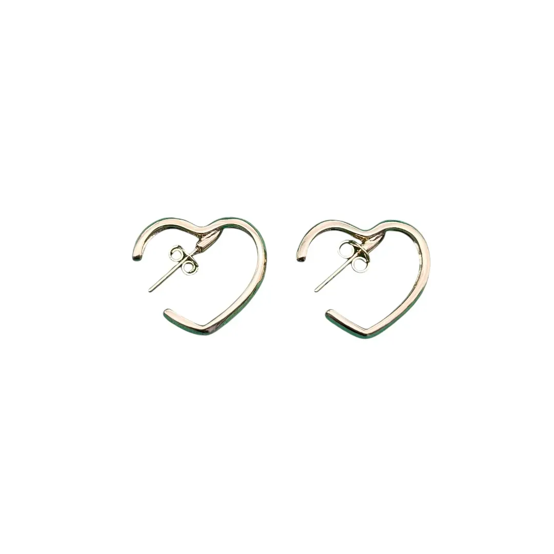BRINCO CORAÇÃO VAZADO LARGO - BANHADO A OURO 18K